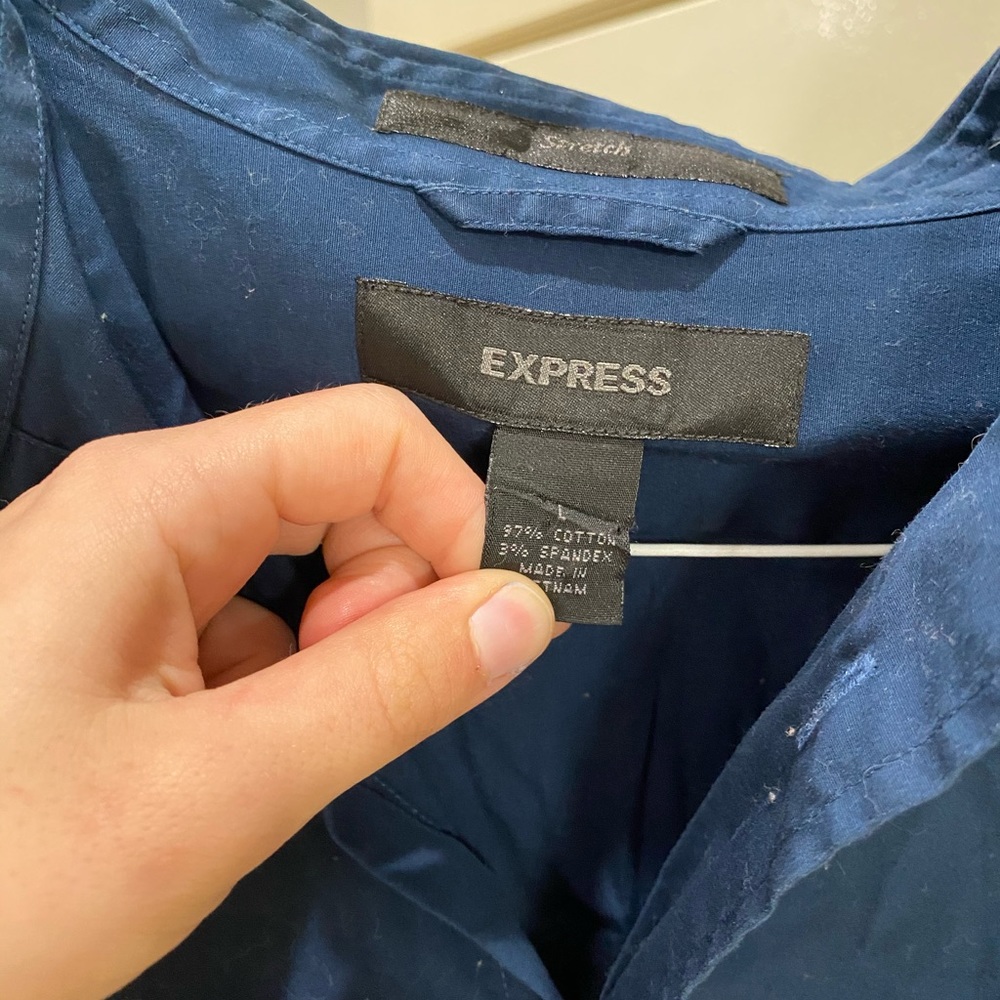 Express button down - Picture 3 of 3